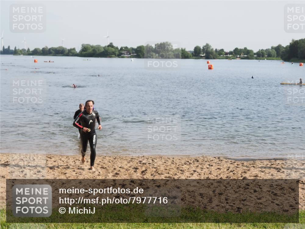 21.06.2025 - 27. Vierlanden-Triathlon MichiJ http://msf.ph/oto/7977716 15.06.2026 08:45:56 Schwimmen 13, 106, 134, 142, 150, 152 meine-sportfotos.de