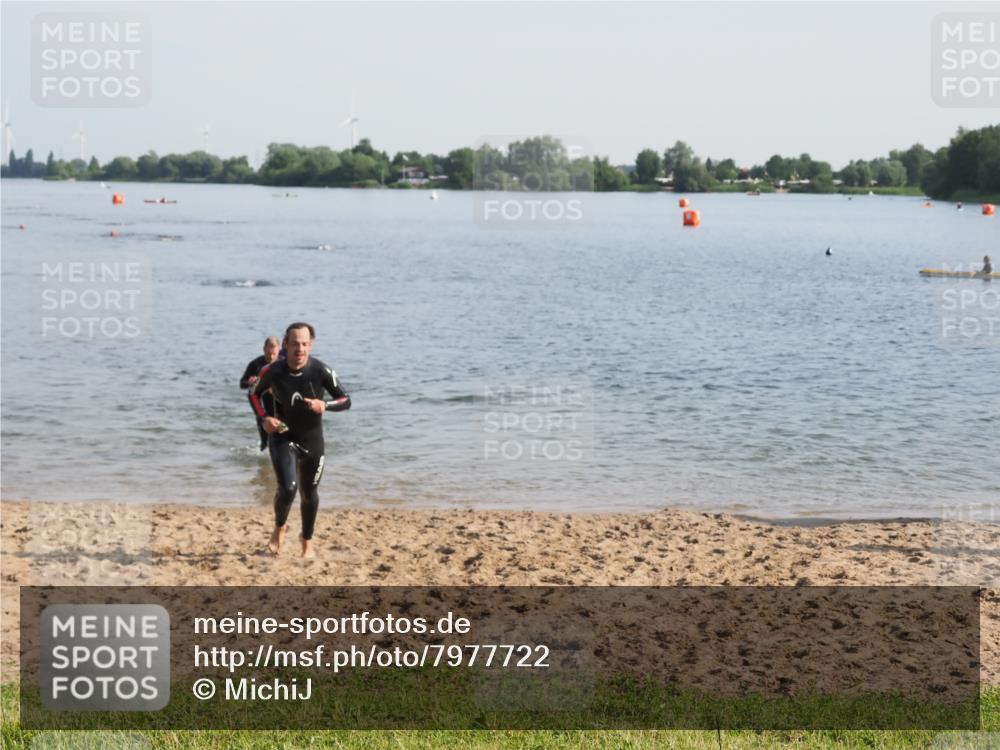 21.06.2025 - 27. Vierlanden-Triathlon MichiJ http://msf.ph/oto/7977722 15.06.2026 08:45:56 Schwimmen 13, 106, 134, 142, 150, 152 meine-sportfotos.de