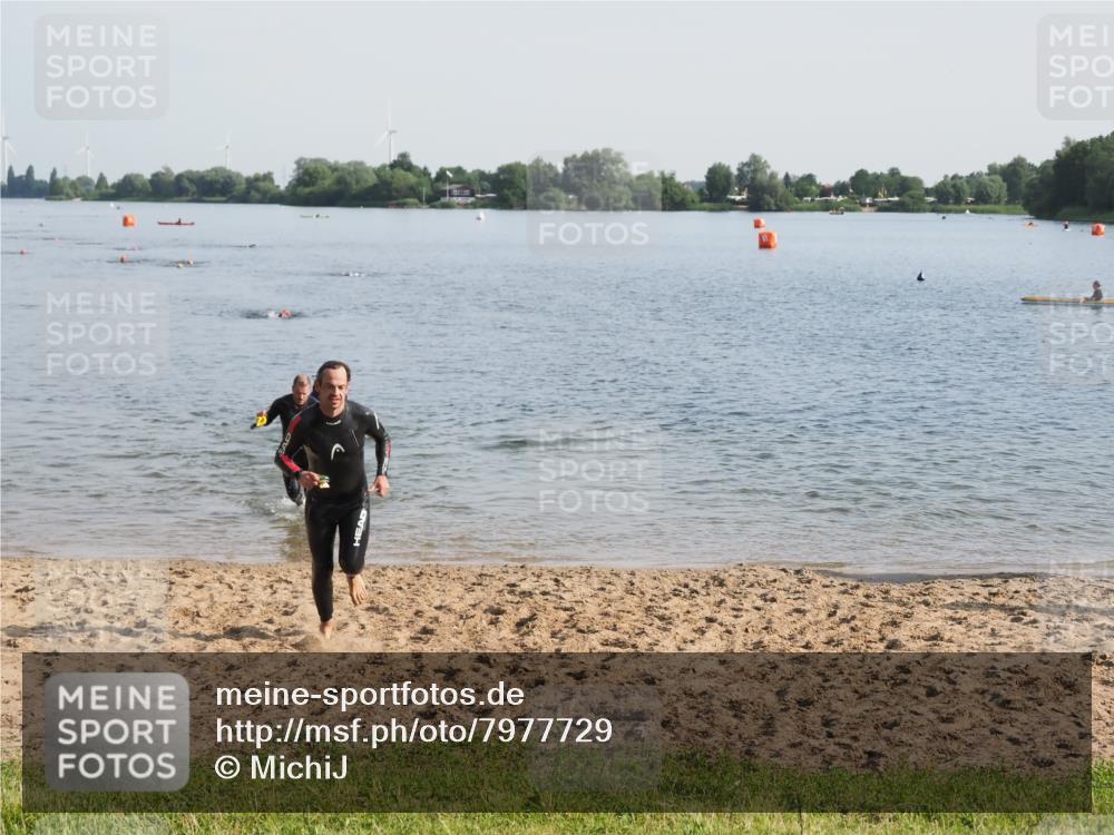 21.06.2025 - 27. Vierlanden-Triathlon MichiJ http://msf.ph/oto/7977729 15.06.2026 08:45:56 Schwimmen 13, 106, 134, 142, 150, 152 meine-sportfotos.de
