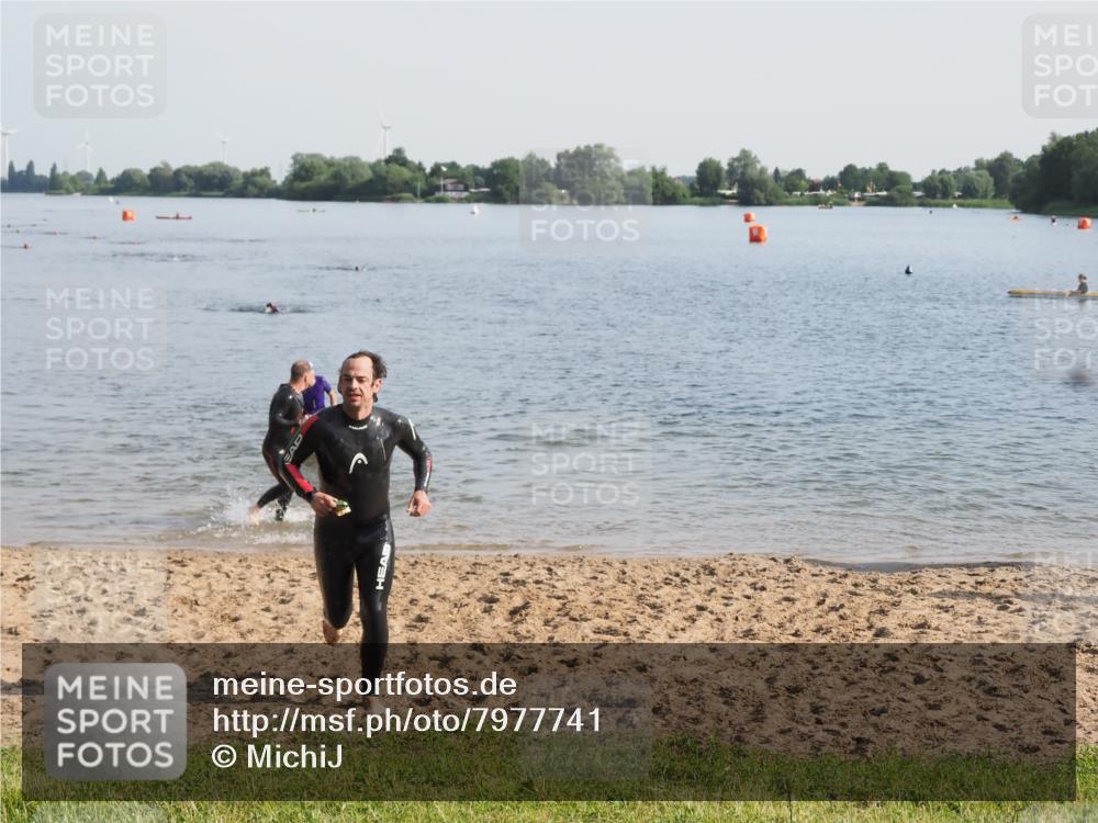 21.06.2025 - 27. Vierlanden-Triathlon MichiJ http://msf.ph/oto/7977741 15.06.2026 08:45:57 Schwimmen 13, 106, 134, 142, 150, 152 meine-sportfotos.de