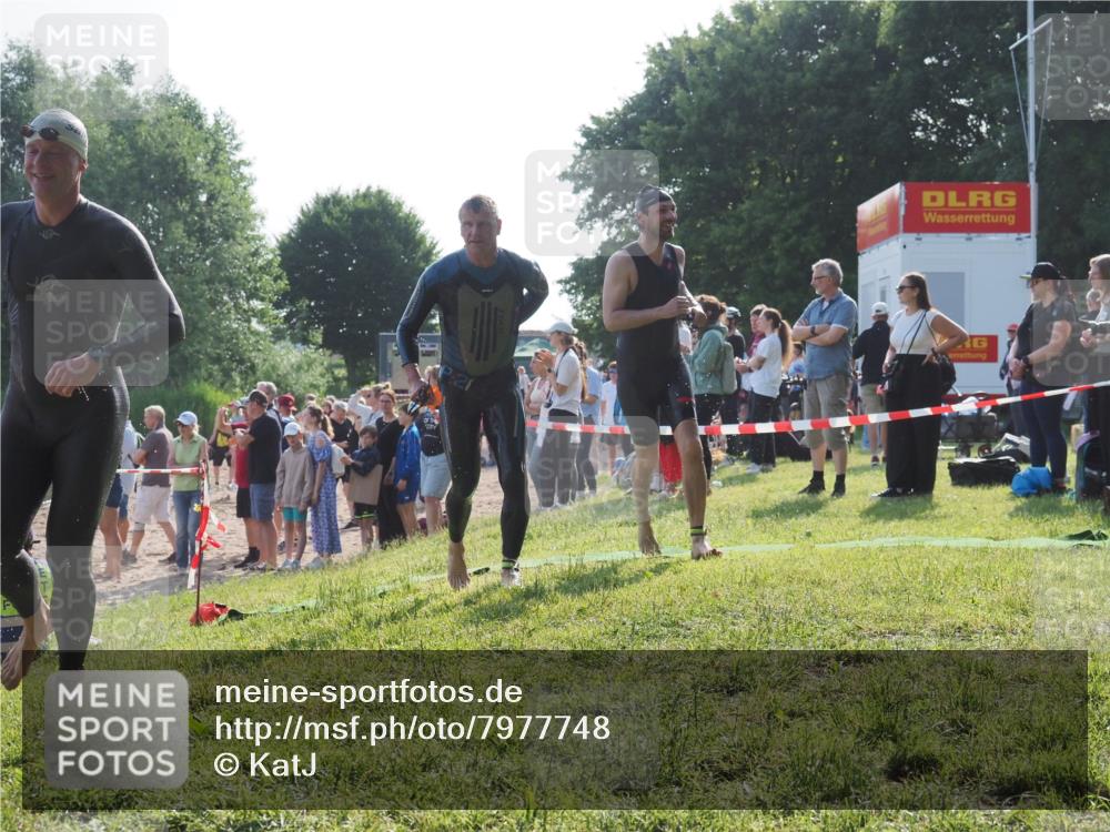 15.06.2025 - 27. Vierlanden-Triathlon KatJ http://msf.ph/oto/7977748 15.06.2025 08:37:47 Schwimmen 9, 73, 171, 180, 181 meine-sportfotos.de
