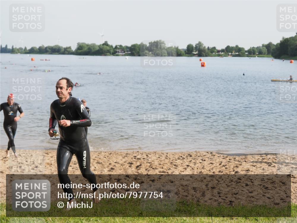 21.06.2025 - 27. Vierlanden-Triathlon MichiJ http://msf.ph/oto/7977754 15.06.2026 08:45:58 Schwimmen 13, 106, 134, 142, 150, 152 meine-sportfotos.de