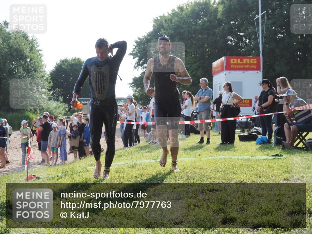 15.06.2025 - 27. Vierlanden-Triathlon KatJ http://msf.ph/oto/7977763 15.06.2025 08:37:48 Schwimmen 73, 171, 180, 181 meine-sportfotos.de