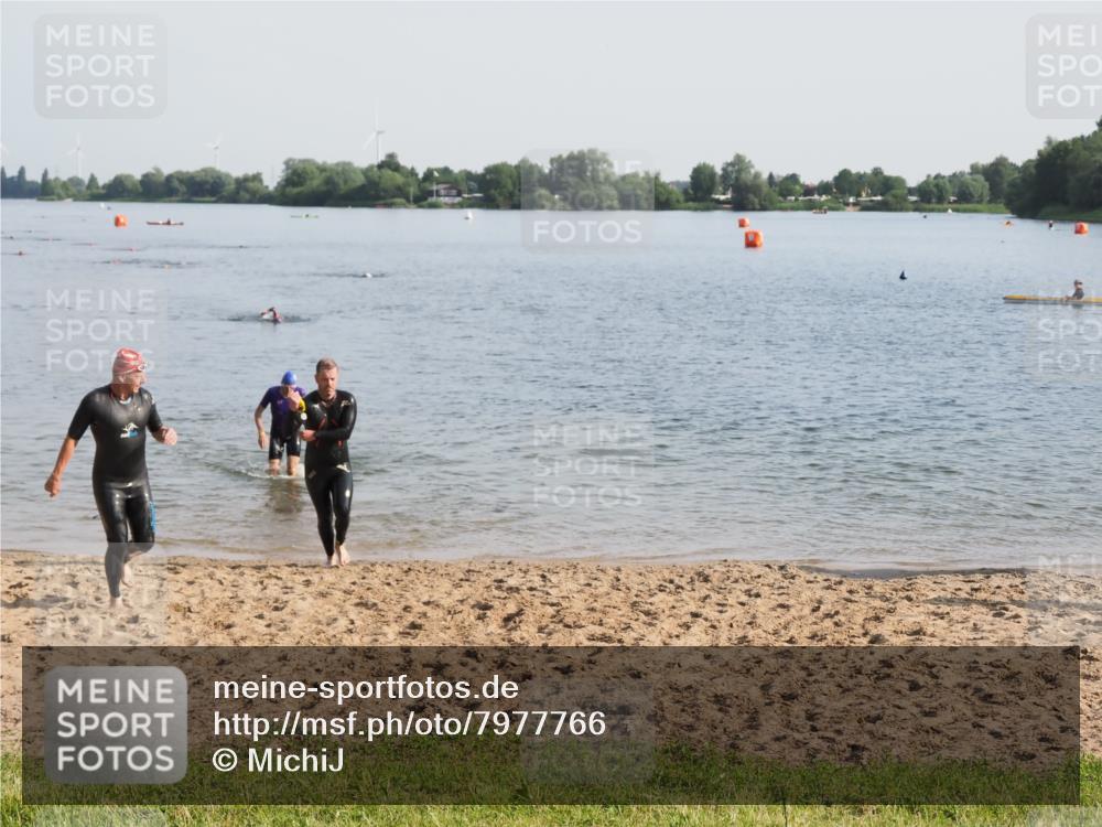 21.06.2025 - 27. Vierlanden-Triathlon MichiJ http://msf.ph/oto/7977766 15.06.2026 08:45:59 Schwimmen 13, 106, 134, 142, 150, 152, 194 meine-sportfotos.de