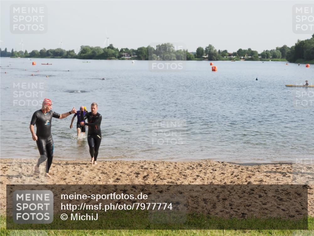 21.06.2025 - 27. Vierlanden-Triathlon MichiJ http://msf.ph/oto/7977774 15.06.2026 08:46:00 Schwimmen 13, 106, 134, 142, 150, 152, 194 meine-sportfotos.de