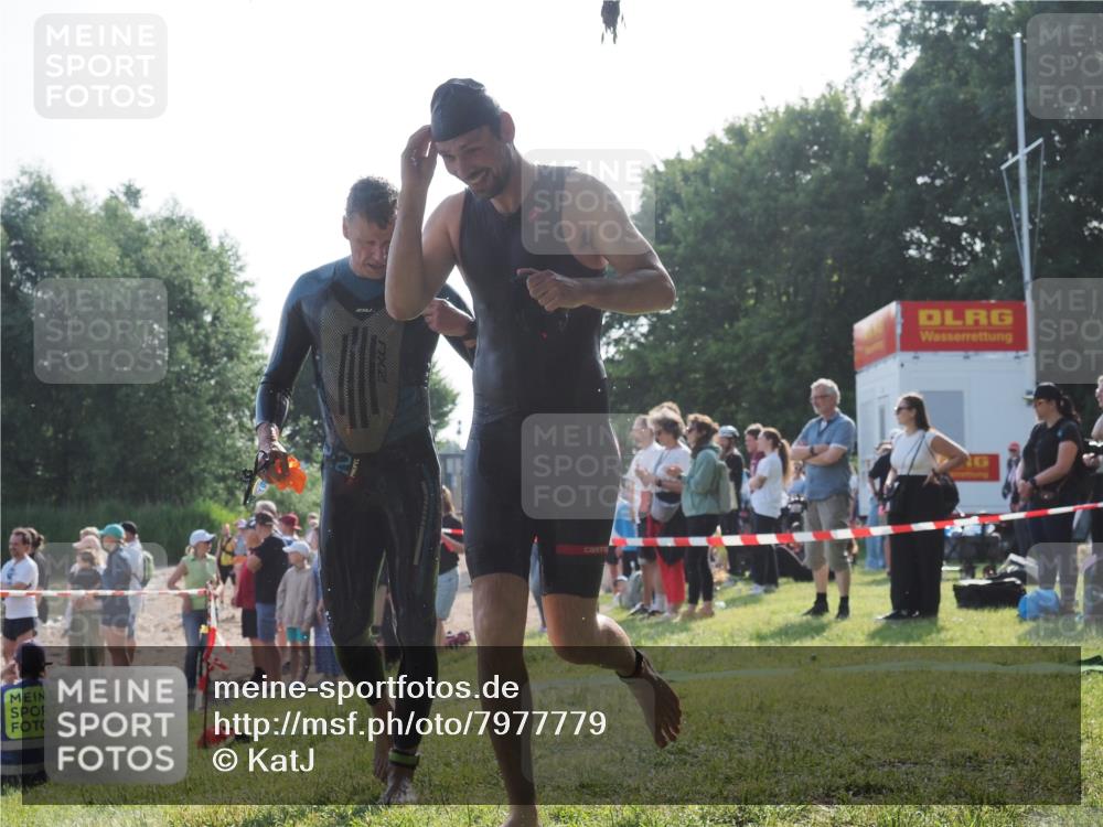 15.06.2025 - 27. Vierlanden-Triathlon KatJ http://msf.ph/oto/7977779 15.06.2025 08:37:49 Schwimmen 73, 171, 180, 181 meine-sportfotos.de