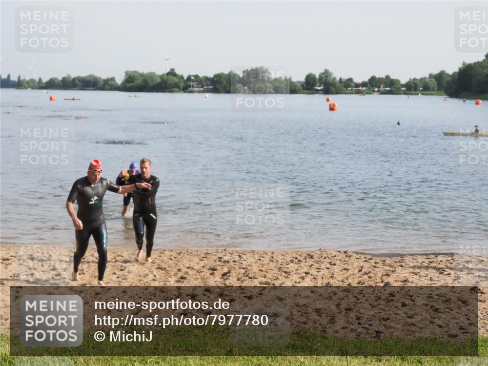 21.06.2025 - 27. Vierlanden-Triathlon MichiJ http://msf.ph/oto/7977780 15.06.2026 08:46:00 Schwimmen 13, 106, 134, 142, 150, 152, 194 meine-sportfotos.de