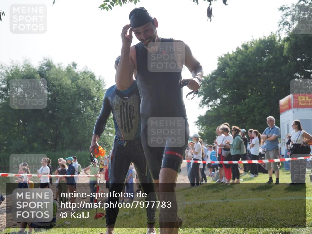 15.06.2025 - 27. Vierlanden-Triathlon KatJ http://msf.ph/oto/7977783 15.06.2025 08:37:49 Schwimmen 73, 171, 180, 181 meine-sportfotos.de