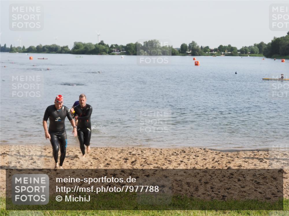 21.06.2025 - 27. Vierlanden-Triathlon MichiJ http://msf.ph/oto/7977788 15.06.2026 08:46:00 Schwimmen 13, 106, 134, 142, 150, 152, 194 meine-sportfotos.de