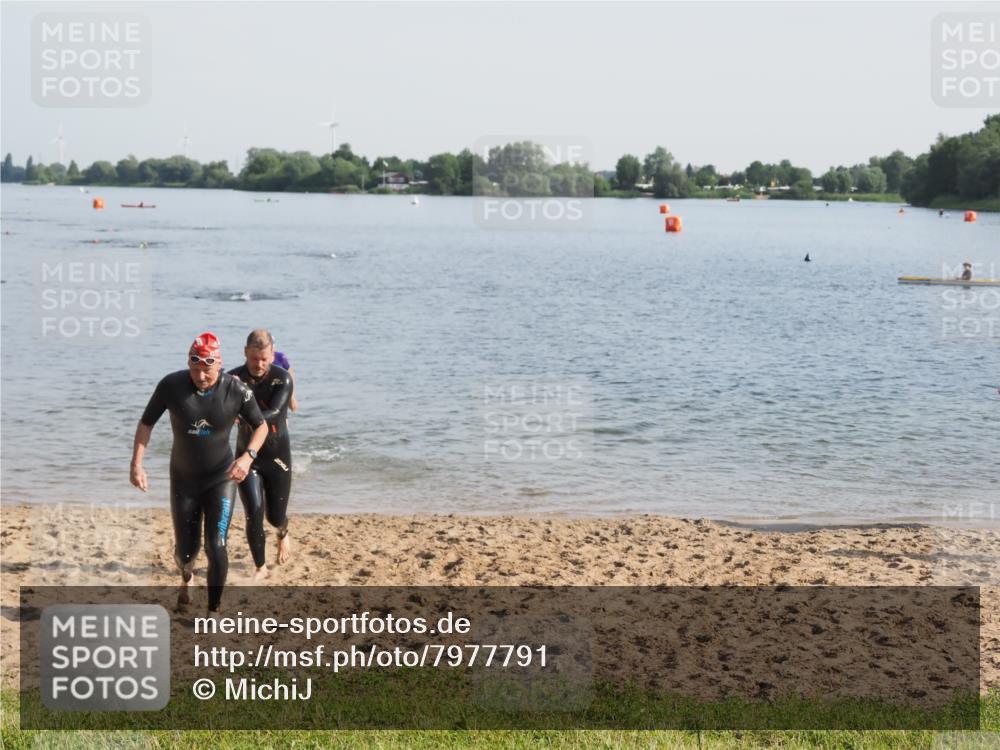21.06.2025 - 27. Vierlanden-Triathlon MichiJ http://msf.ph/oto/7977791 15.06.2026 08:46:01 Schwimmen 13, 106, 134, 142, 152, 194 meine-sportfotos.de