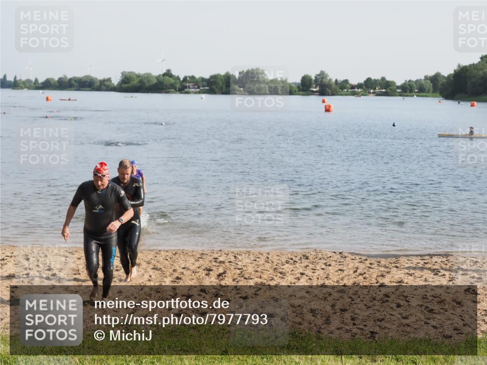 21.06.2025 - 27. Vierlanden-Triathlon MichiJ http://msf.ph/oto/7977793 15.06.2026 08:46:01 Schwimmen 13, 106, 134, 142, 152, 194 meine-sportfotos.de