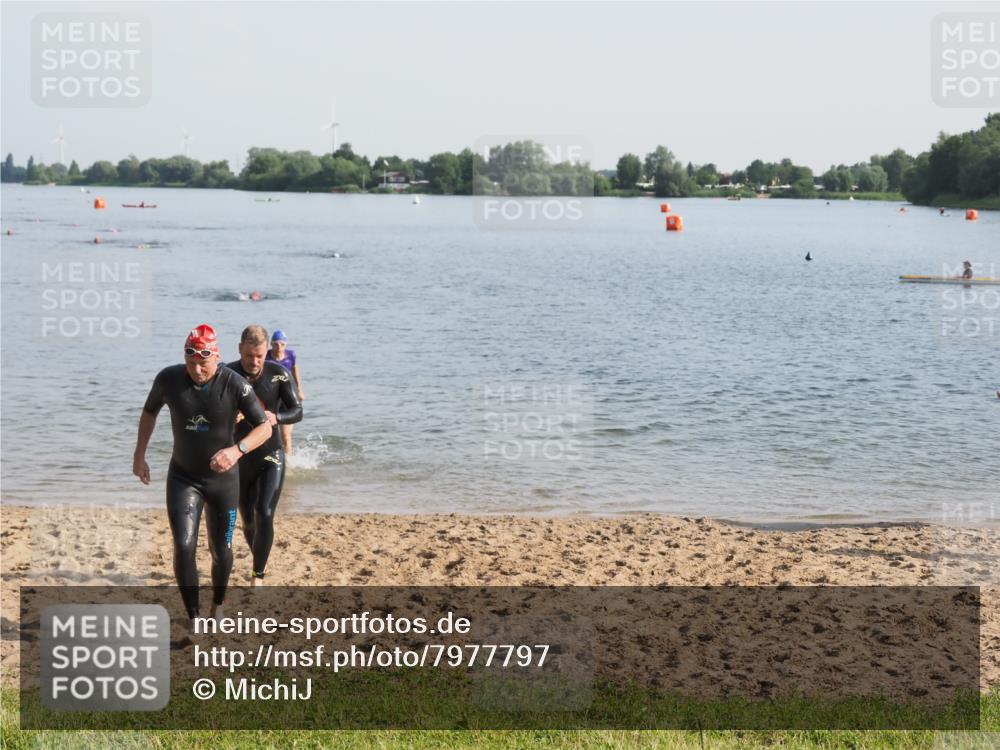 21.06.2025 - 27. Vierlanden-Triathlon MichiJ http://msf.ph/oto/7977797 15.06.2026 08:46:01 Schwimmen 13, 106, 134, 142, 152, 194 meine-sportfotos.de