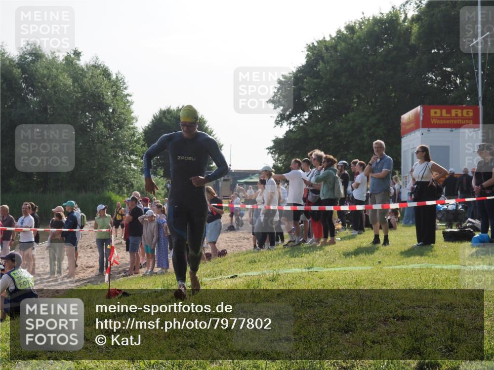 15.06.2025 - 27. Vierlanden-Triathlon KatJ http://msf.ph/oto/7977802 15.06.2025 08:37:53 Schwimmen 73, 171, 180, 181 meine-sportfotos.de
