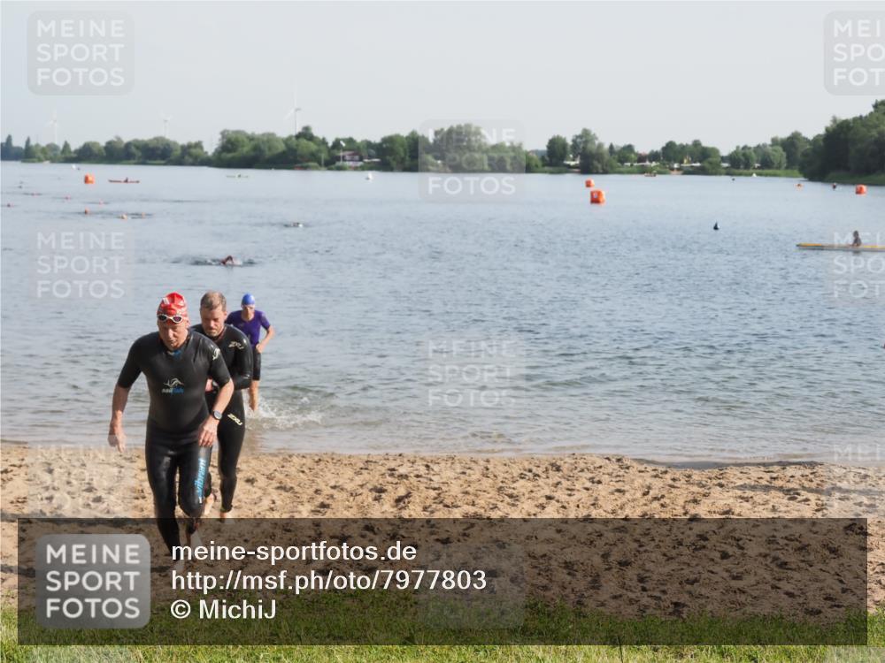 21.06.2025 - 27. Vierlanden-Triathlon MichiJ http://msf.ph/oto/7977803 15.06.2026 08:46:02 Schwimmen 106, 134, 142, 152, 194 meine-sportfotos.de