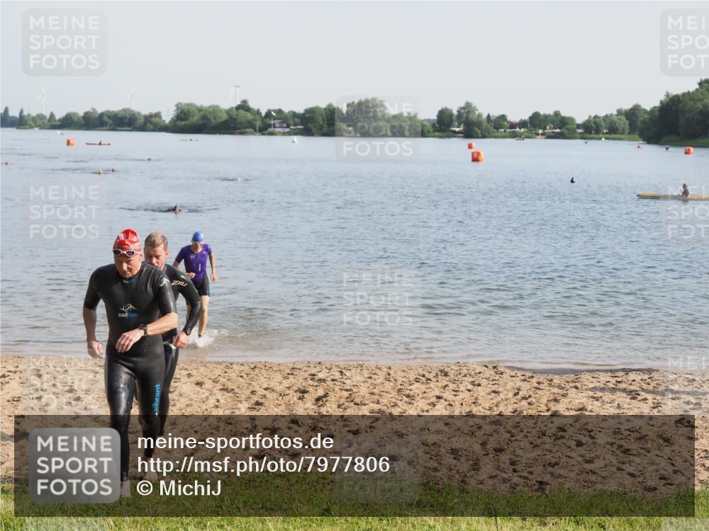 21.06.2025 - 27. Vierlanden-Triathlon MichiJ http://msf.ph/oto/7977806 15.06.2026 08:46:02 Schwimmen 106, 134, 142, 152, 194 meine-sportfotos.de
