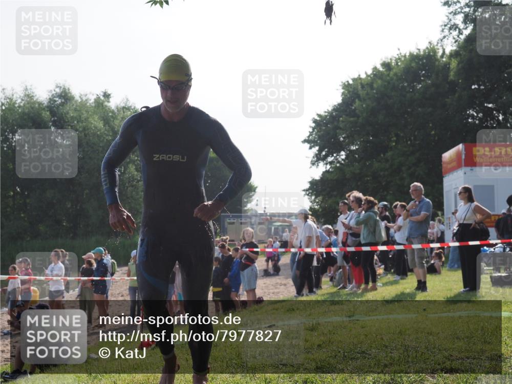 15.06.2025 - 27. Vierlanden-Triathlon KatJ http://msf.ph/oto/7977827 15.06.2025 08:37:55 Schwimmen 73, 171, 180 meine-sportfotos.de