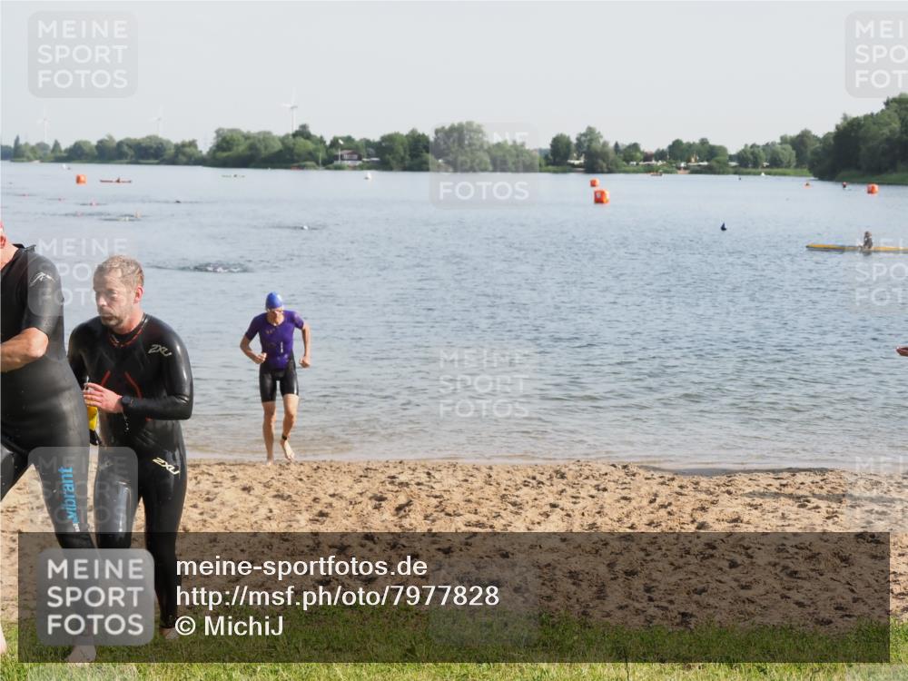 21.06.2025 - 27. Vierlanden-Triathlon MichiJ http://msf.ph/oto/7977828 15.06.2026 08:46:04 Schwimmen 134, 142, 152, 194 meine-sportfotos.de