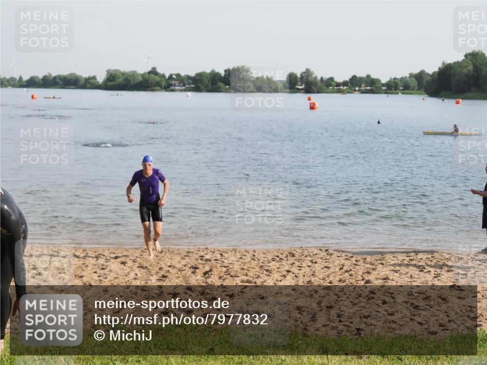 21.06.2025 - 27. Vierlanden-Triathlon MichiJ http://msf.ph/oto/7977832 15.06.2026 08:46:04 Schwimmen 134, 142, 152, 194 meine-sportfotos.de