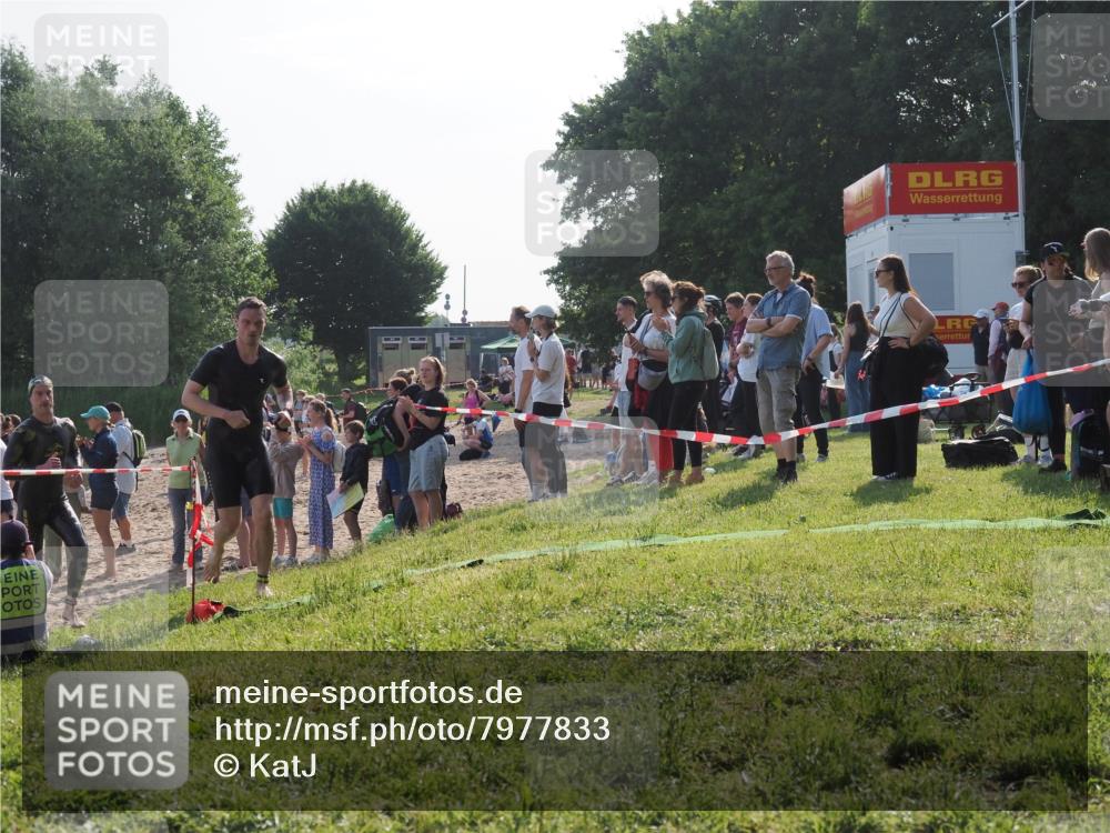 15.06.2025 - 27. Vierlanden-Triathlon KatJ http://msf.ph/oto/7977833 15.06.2025 08:38:33 Schwimmen 27, 35, 45, 86, 126 meine-sportfotos.de
