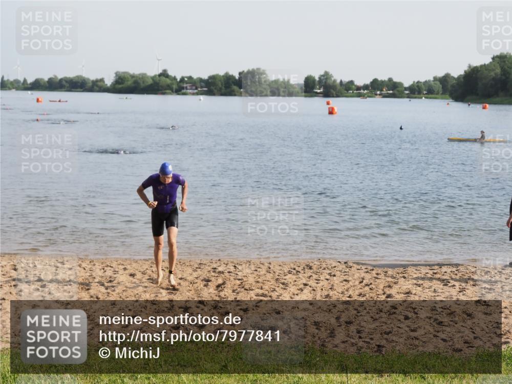 21.06.2025 - 27. Vierlanden-Triathlon MichiJ http://msf.ph/oto/7977841 15.06.2026 08:46:05 Schwimmen 134, 142, 152, 194 meine-sportfotos.de