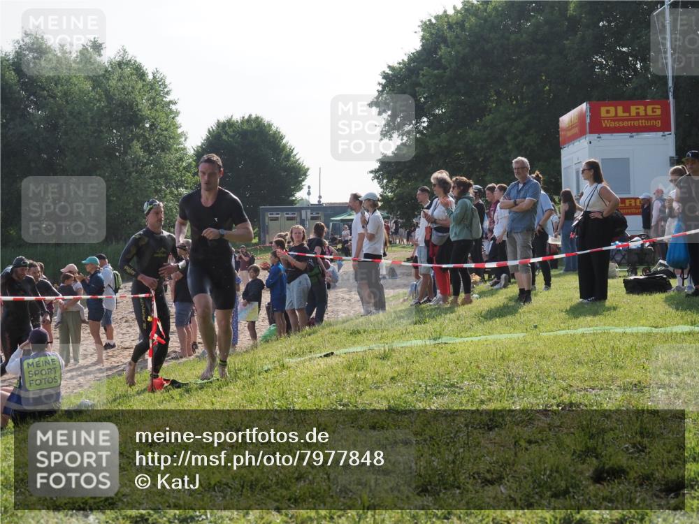 15.06.2025 - 27. Vierlanden-Triathlon KatJ http://msf.ph/oto/7977848 15.06.2025 08:38:34 Schwimmen 27, 35, 45, 86, 126 meine-sportfotos.de