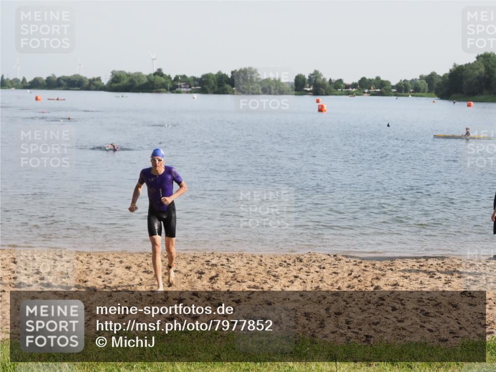 21.06.2025 - 27. Vierlanden-Triathlon MichiJ http://msf.ph/oto/7977852 15.06.2026 08:46:06 Schwimmen 134, 152, 194 meine-sportfotos.de