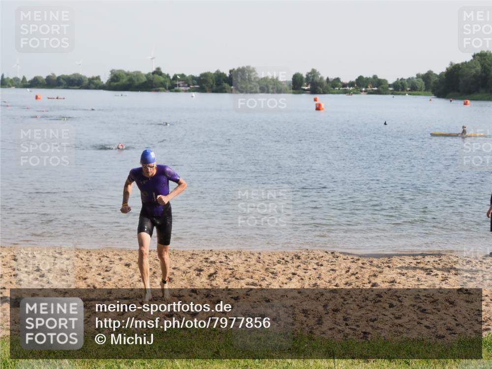 21.06.2025 - 27. Vierlanden-Triathlon MichiJ http://msf.ph/oto/7977856 15.06.2026 08:46:06 Schwimmen 134, 152, 194 meine-sportfotos.de