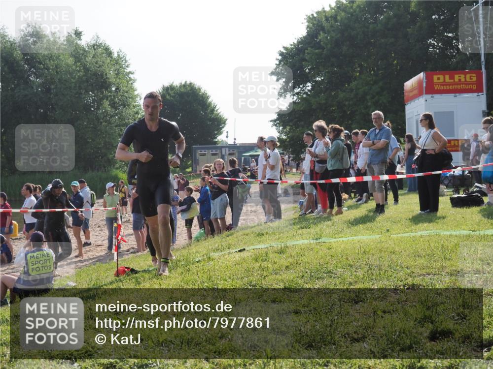 15.06.2025 - 27. Vierlanden-Triathlon KatJ http://msf.ph/oto/7977861 15.06.2025 08:38:34 Schwimmen 27, 35, 45, 86, 126 meine-sportfotos.de
