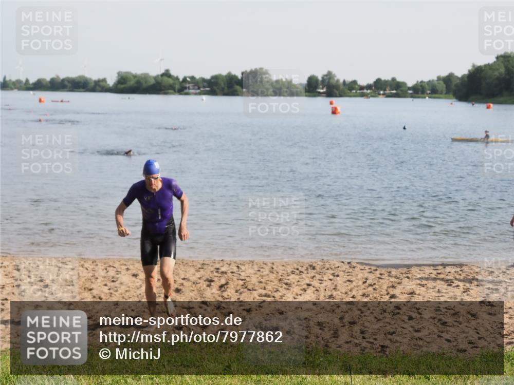 21.06.2025 - 27. Vierlanden-Triathlon MichiJ http://msf.ph/oto/7977862 15.06.2026 08:46:07 Schwimmen 134, 152, 194 meine-sportfotos.de