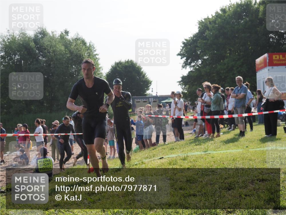15.06.2025 - 27. Vierlanden-Triathlon KatJ http://msf.ph/oto/7977871 15.06.2025 08:38:35 Schwimmen 27, 35, 45, 86, 126 meine-sportfotos.de