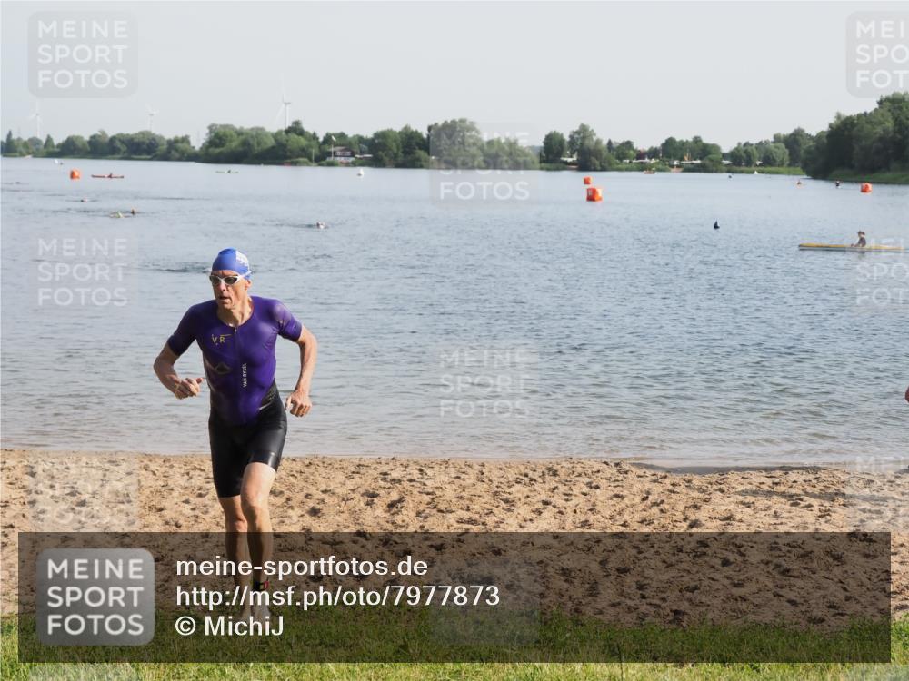 21.06.2025 - 27. Vierlanden-Triathlon MichiJ http://msf.ph/oto/7977873 15.06.2026 08:46:07 Schwimmen 134, 152, 194 meine-sportfotos.de
