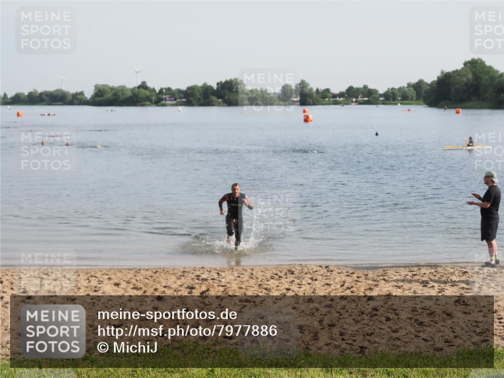 21.06.2025 - 27. Vierlanden-Triathlon MichiJ http://msf.ph/oto/7977886 15.06.2026 08:46:39 Schwimmen 161 meine-sportfotos.de