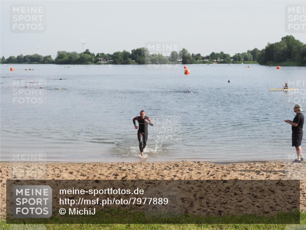 21.06.2025 - 27. Vierlanden-Triathlon MichiJ http://msf.ph/oto/7977889 15.06.2026 08:46:39 Schwimmen 161 meine-sportfotos.de