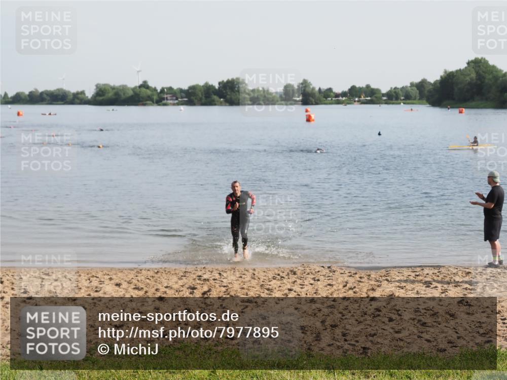 21.06.2025 - 27. Vierlanden-Triathlon MichiJ http://msf.ph/oto/7977895 15.06.2026 08:46:40 Schwimmen 161 meine-sportfotos.de