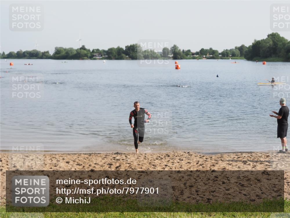 21.06.2025 - 27. Vierlanden-Triathlon MichiJ http://msf.ph/oto/7977901 15.06.2026 08:46:40 Schwimmen 161 meine-sportfotos.de