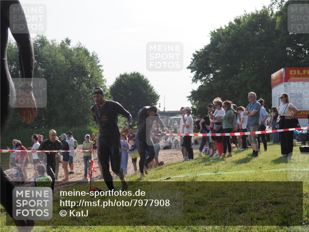 15.06.2025 - 27. Vierlanden-Triathlon KatJ http://msf.ph/oto/7977908 15.06.2025 08:38:37 Schwimmen 27, 35, 45, 86, 126 meine-sportfotos.de