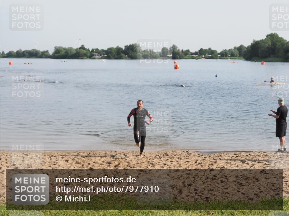 21.06.2025 - 27. Vierlanden-Triathlon MichiJ http://msf.ph/oto/7977910 15.06.2026 08:46:41 Schwimmen 161 meine-sportfotos.de