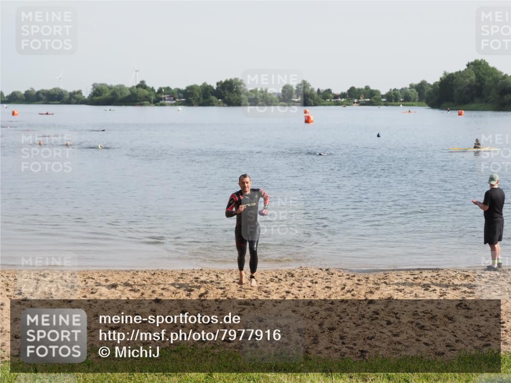 21.06.2025 - 27. Vierlanden-Triathlon MichiJ http://msf.ph/oto/7977916 15.06.2026 08:46:41 Schwimmen 161 meine-sportfotos.de