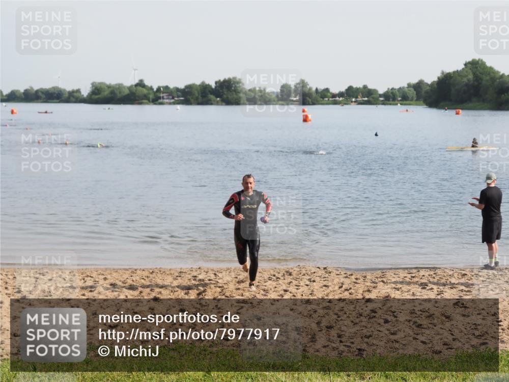 21.06.2025 - 27. Vierlanden-Triathlon MichiJ http://msf.ph/oto/7977917 15.06.2026 08:46:41 Schwimmen 161 meine-sportfotos.de