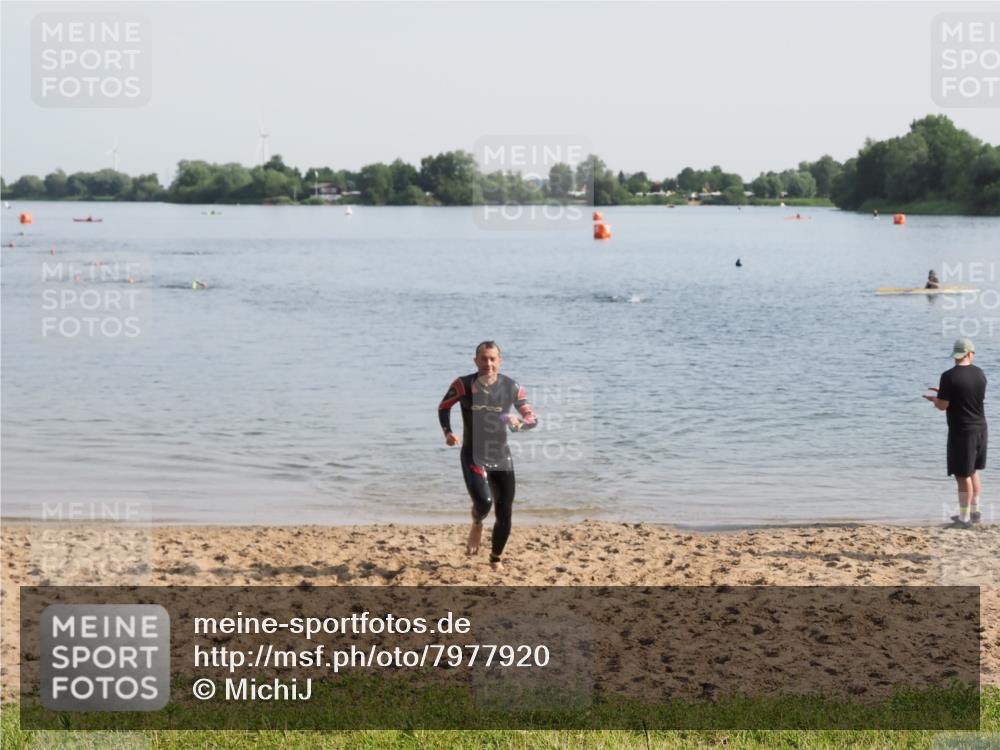 21.06.2025 - 27. Vierlanden-Triathlon MichiJ http://msf.ph/oto/7977920 15.06.2026 08:46:41 Schwimmen 161 meine-sportfotos.de