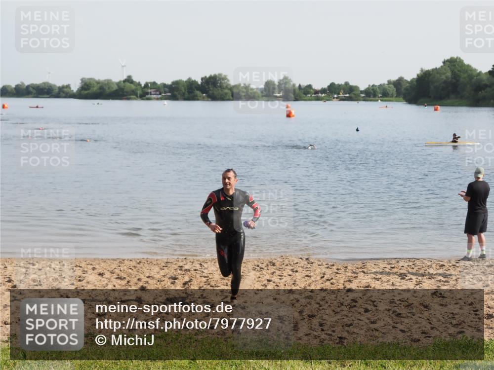 21.06.2025 - 27. Vierlanden-Triathlon MichiJ http://msf.ph/oto/7977927 15.06.2026 08:46:42 Schwimmen 161 meine-sportfotos.de