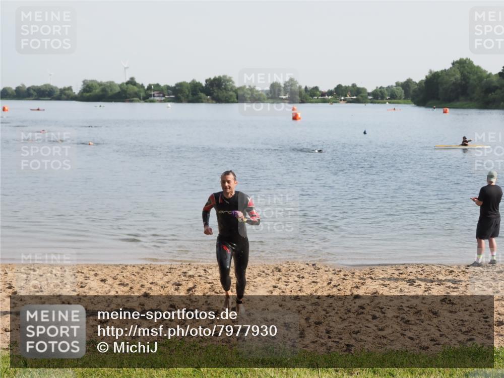 21.06.2025 - 27. Vierlanden-Triathlon MichiJ http://msf.ph/oto/7977930 15.06.2026 08:46:42 Schwimmen 161 meine-sportfotos.de