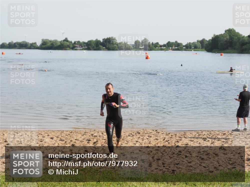 21.06.2025 - 27. Vierlanden-Triathlon MichiJ http://msf.ph/oto/7977932 15.06.2026 08:46:42 Schwimmen 161 meine-sportfotos.de