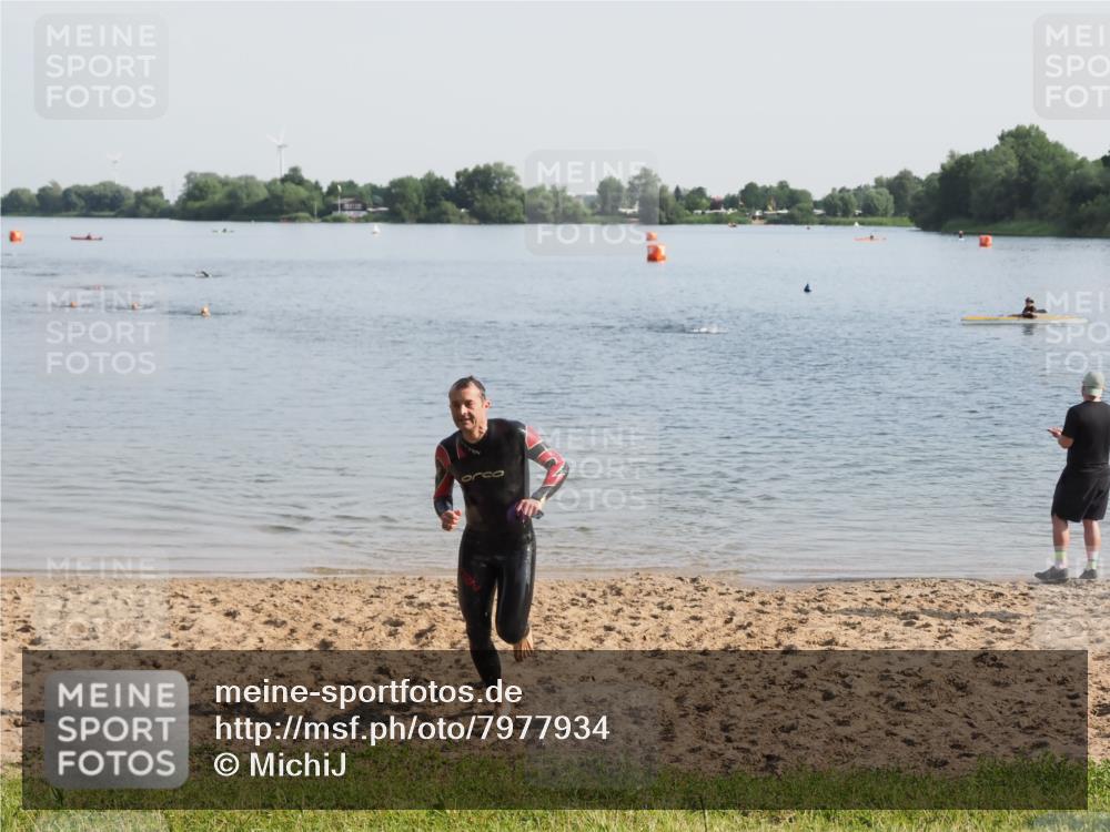 21.06.2025 - 27. Vierlanden-Triathlon MichiJ http://msf.ph/oto/7977934 15.06.2026 08:46:42 Schwimmen 161 meine-sportfotos.de