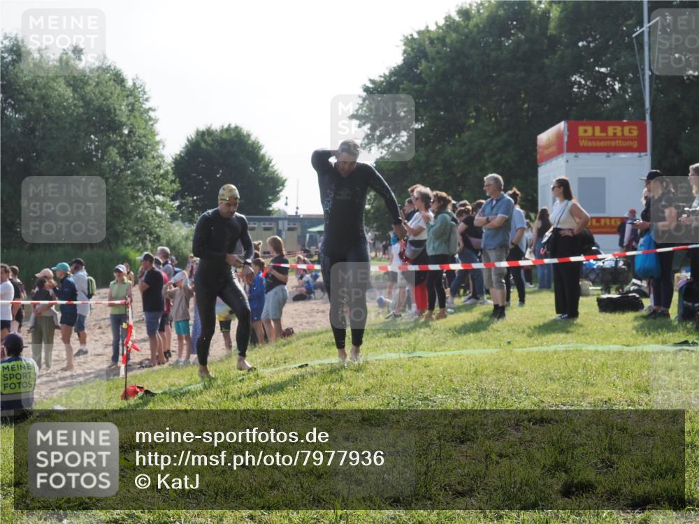 15.06.2025 - 27. Vierlanden-Triathlon KatJ http://msf.ph/oto/7977936 15.06.2025 08:38:39 Schwimmen 2, 27, 35, 45, 86, 126 meine-sportfotos.de