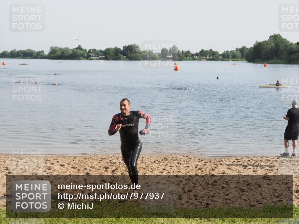 21.06.2025 - 27. Vierlanden-Triathlon MichiJ http://msf.ph/oto/7977937 15.06.2026 08:46:42 Schwimmen 161 meine-sportfotos.de