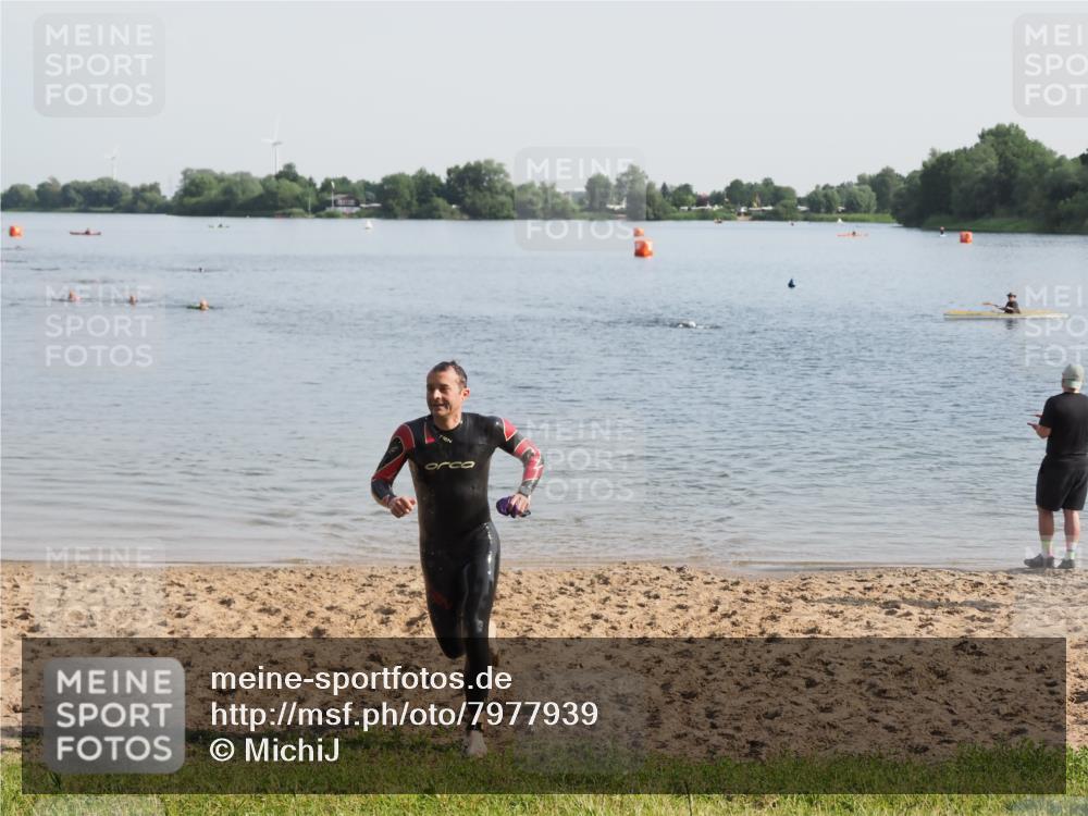 21.06.2025 - 27. Vierlanden-Triathlon MichiJ http://msf.ph/oto/7977939 15.06.2026 08:46:42 Schwimmen 161 meine-sportfotos.de
