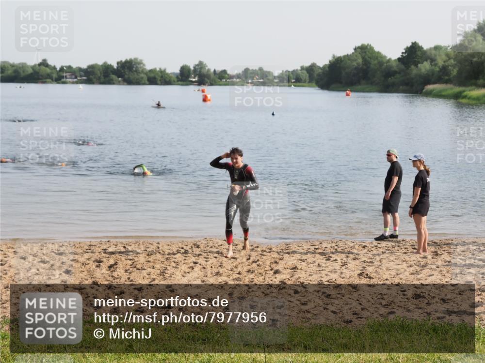21.06.2025 - 27. Vierlanden-Triathlon MichiJ http://msf.ph/oto/7977956 15.06.2026 08:47:33 Schwimmen 48 meine-sportfotos.de