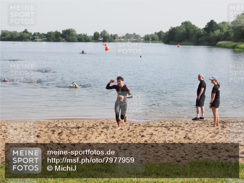21.06.2025 - 27. Vierlanden-Triathlon MichiJ http://msf.ph/oto/7977959 15.06.2026 08:47:33 Schwimmen 48 meine-sportfotos.de
