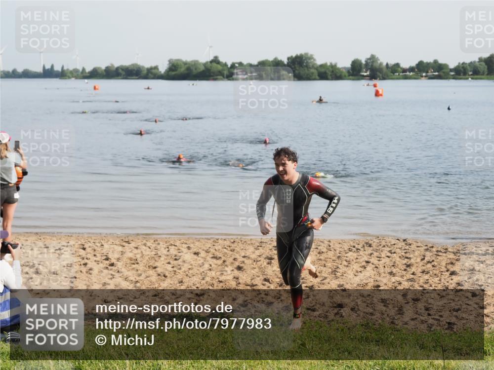21.06.2025 - 27. Vierlanden-Triathlon MichiJ http://msf.ph/oto/7977983 15.06.2026 08:47:35 Schwimmen 48 meine-sportfotos.de